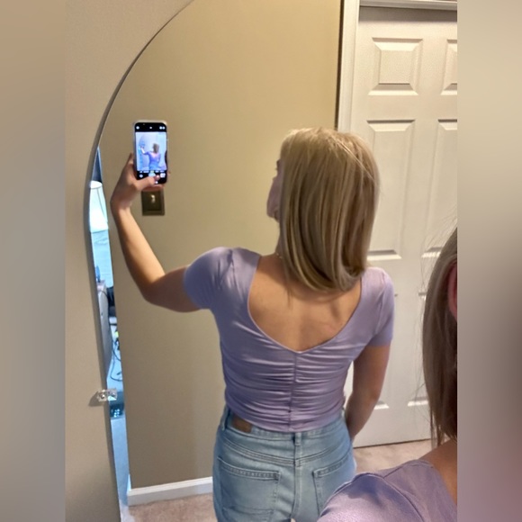 Forever 21 Ruched Top in Lavender BNWT - Picture 4 of 6